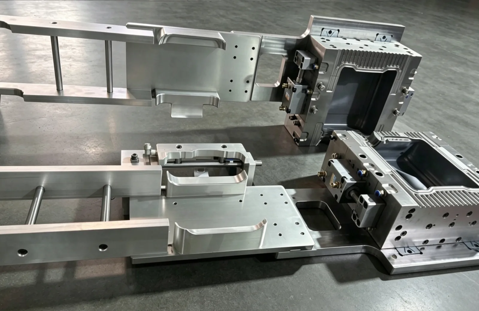 Custom Extrusion Blow Mould