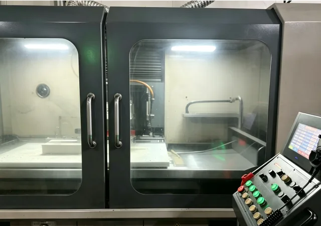 Machine-area view shown in supplied workshop imagery.